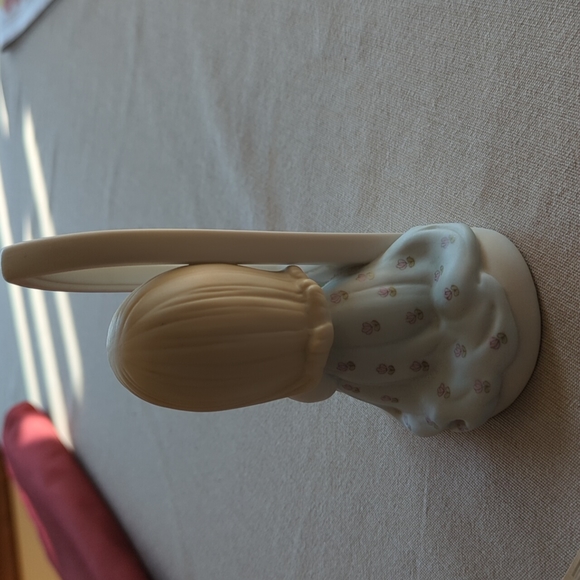 Precious Moments Worship the Lord Figurine - Girl kneeling in Prayer - Like New - Picture 5 of 6